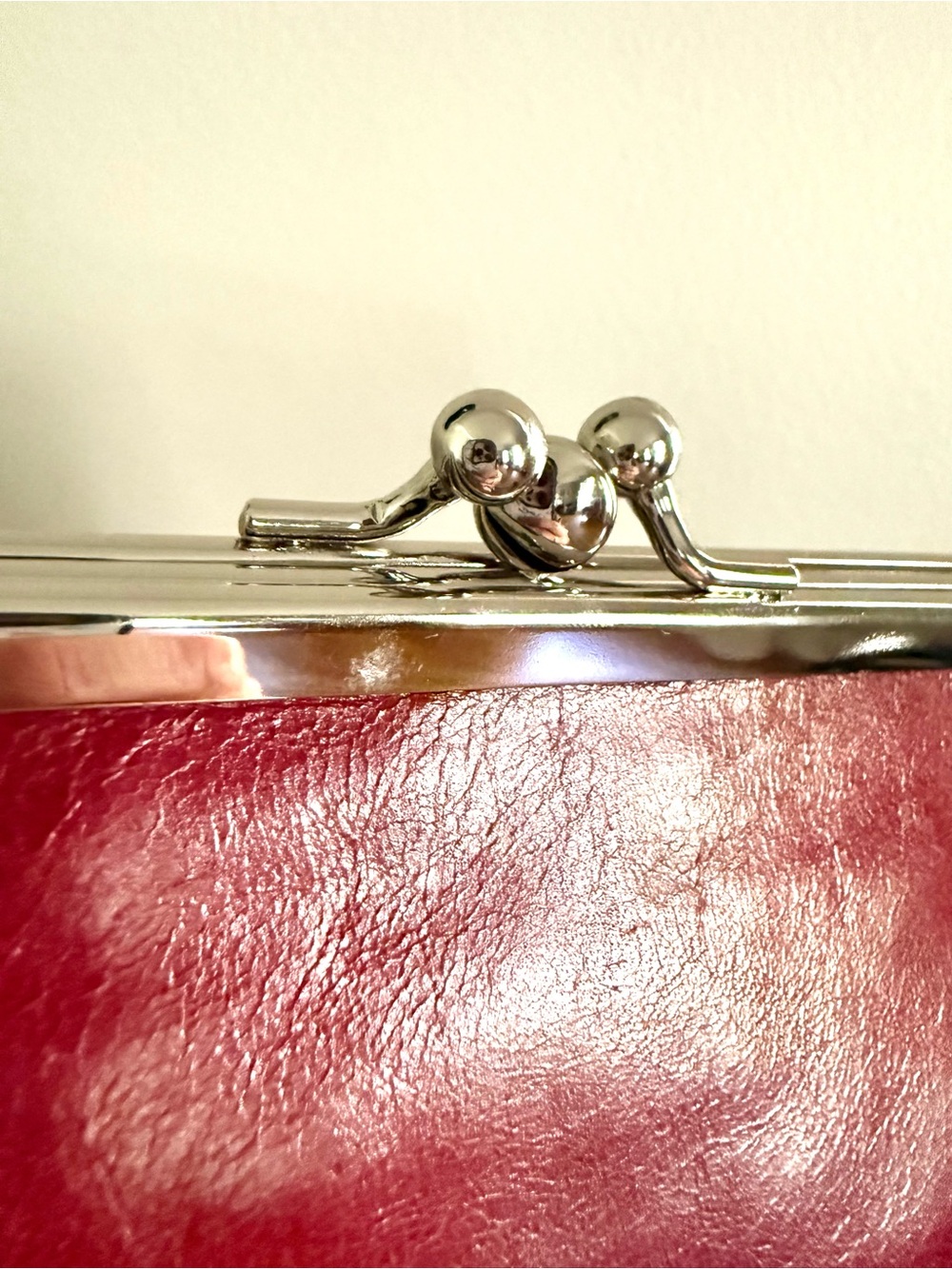HOBO International Cherry Red Leather Kiss-Lock Clutch Wallet - Picture 4 of 9